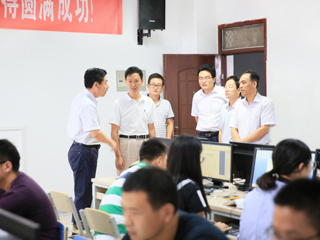 校领导看望参加全国研究生数学建模竞赛的beat365师生
