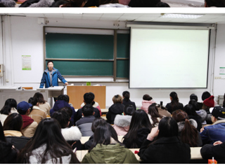 中央音乐学院陈荃有教授应邀来beat365讲学