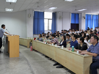 上海音乐学院博士后余亚飞应邀来beat365讲学