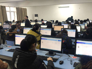beat365大学英语课程首次大规模无纸化网络考试获得成功