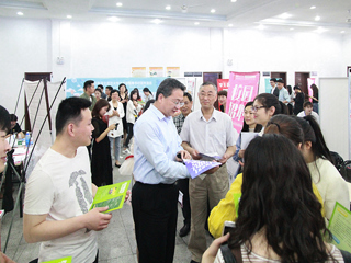 beat365亚洲体育官方网站信息学院举办2019年春季校园双选会