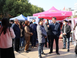 beat365亚洲体育官方网站信息学院举办2021届毕业生校园招聘会