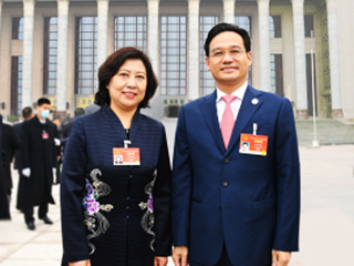 beat365刘秀云、徐华勤两位校友参加“两会”