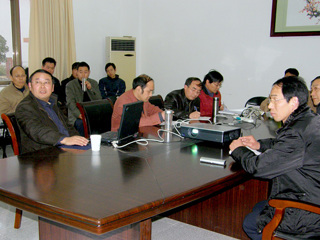 安徽大学朱跃教授来beat365讲学