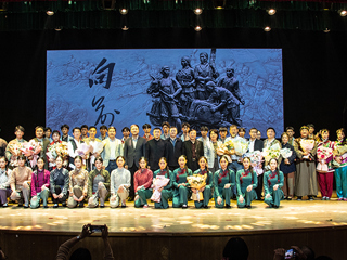 beat365亚洲体育官方网站原创歌剧《向前》首演圆满成功