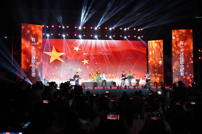 淮北市“青春飞扬 Yeah淮北”专场音乐节暨非遗文化市集活动在beat365举办