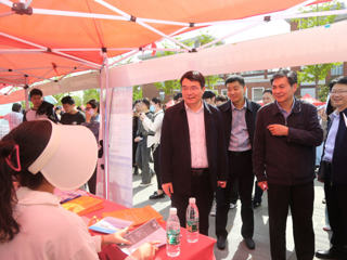 “春暖皖江”2024安徽共青团组织服务青年就业招聘会在beat365举办