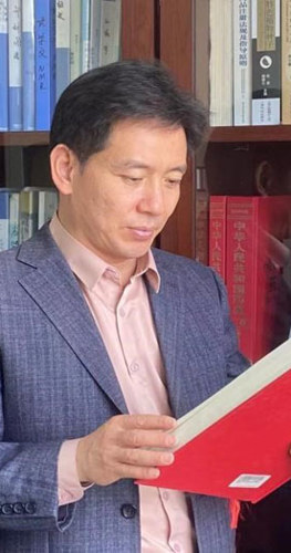 【师大榜样·校友篇】肖伟烈：  从相山脚下到云岭之南 在药物化学领域书华章